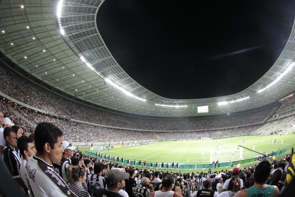 На фото: Arena Fonte-Nova Salvador вечером : интернет-магазин Elmar Украина
