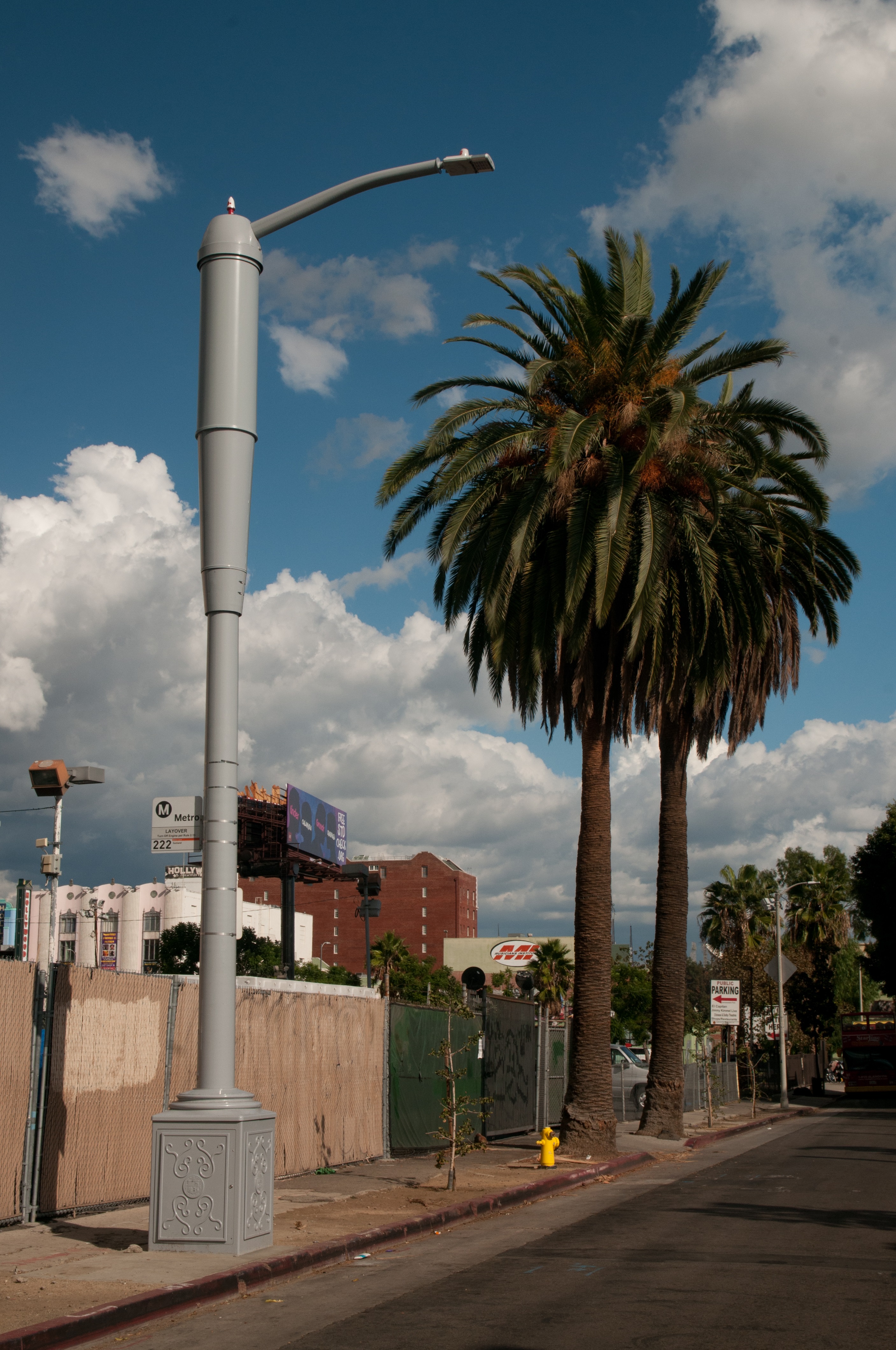 Решение Philips SmartPole на основе LED-технологии является надежной основой для внедрения концепции «Интернета вещей» в городское пространство : интернет-магазин Elmar Украина