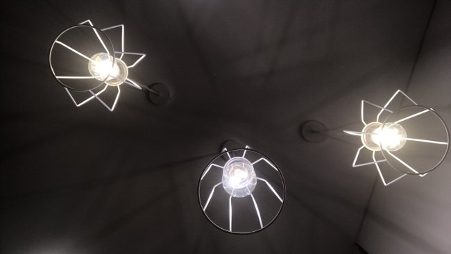На фото: Лампы загораются при наличии напряжения. Светодиодные филаментные лампы Осрам. Предоставлено: ELMAR.COM.UA