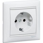 Розетка електрична з заземленням Valena (білий)