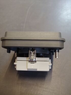 Вставка розетки SCHUKO з відкидною кришкою IP55 для зовнішнього прихованого монтажу сіра 16А/250В серія W.1 BERKER фото 3