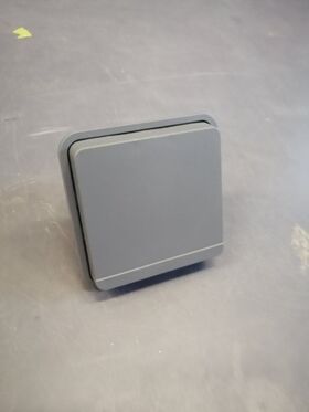 Вставка розетки SCHUKO з відкидною кришкою IP55 для зовнішнього прихованого монтажу сіра 16А/250В серія W.1 BERKER фото 4